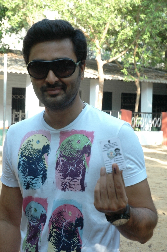 Prasanna - Actor prasanna and Actress sneha voted - stills | Picture 104276